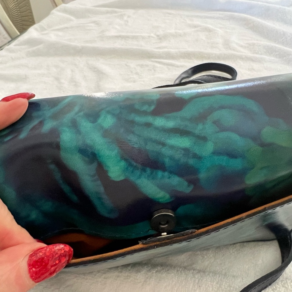 DESIGNER Patricia Nash 
Floral Blue and Green Women's Bag - Picture 5 of 11